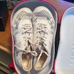 INFINITY cheer shoe size 8